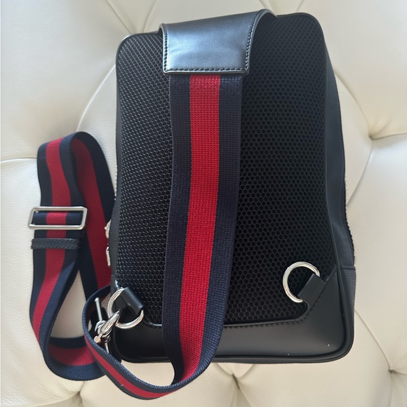 100% AUTHENTIC GUCCI BLACK SLING BACKPACK - Picture 2 of 7